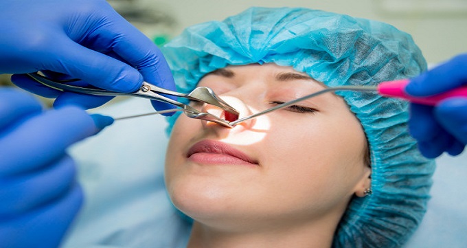 شیوه بررسی ویژگی های بهترین جراح بینی